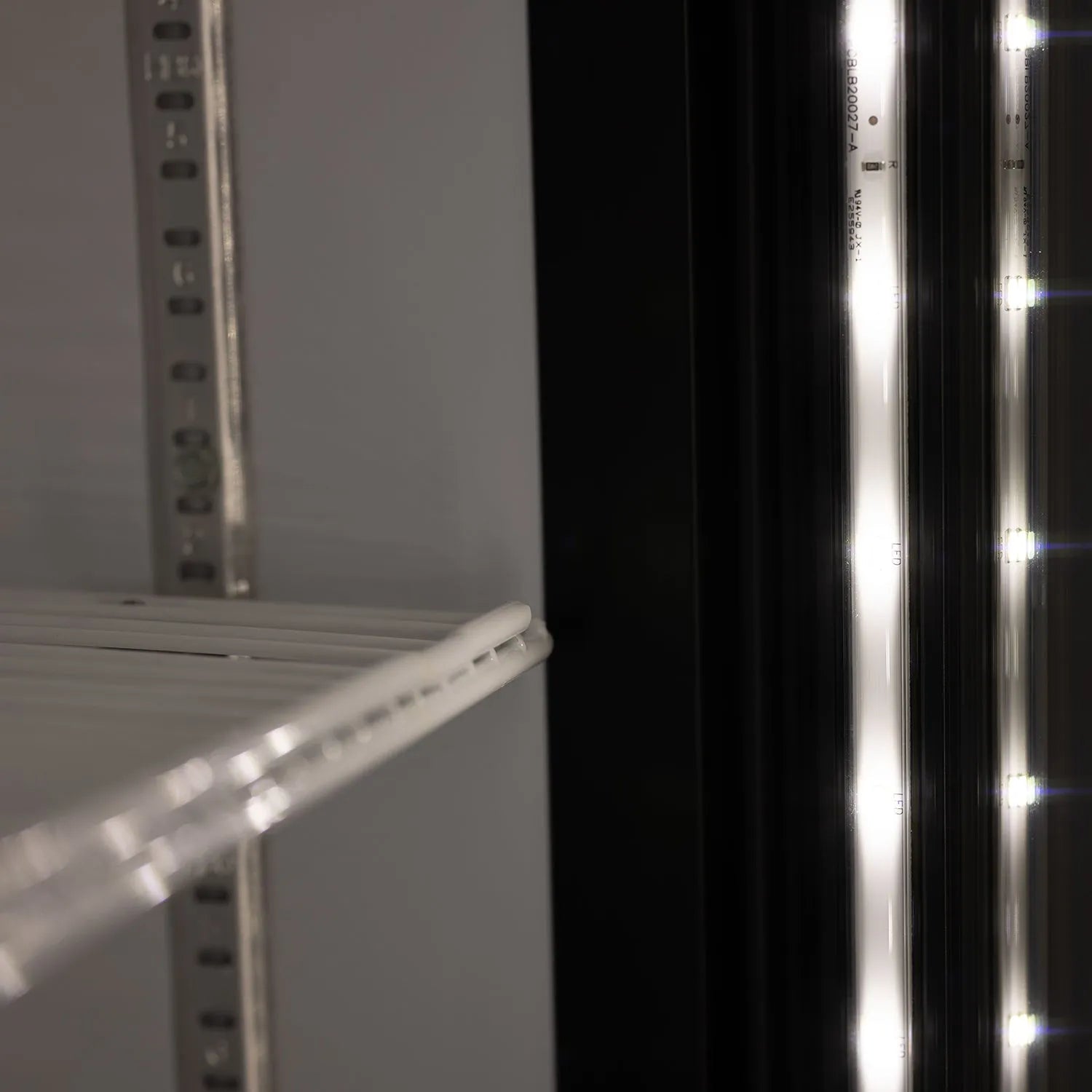 peakcold-plus-display-cooler-8-cu-ft-4